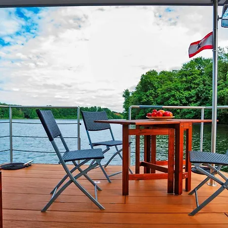 Houseboat Auf Dem Roblinsee - Dbs01100b-n Фюрстенберг